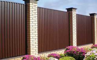 Какой забор дешевле деревянный или из профнастила