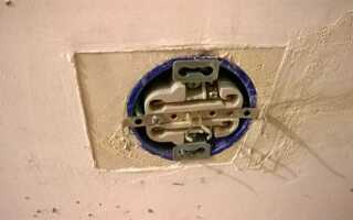 Как снимать розетки перед поклейкой обоев