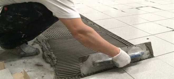 Чем приклеить плитку пвх к бетонному полу