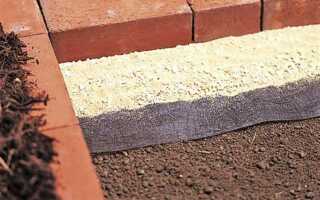 Чем заменить геотекстиль для садовых дорожек