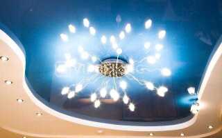 Как повесить люстру на натяжной потолок