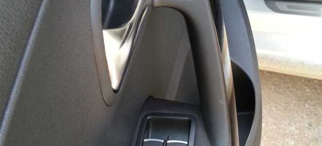 Как снять кнопку открывания багажника поло седан