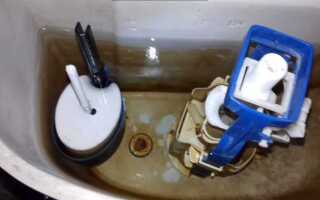 Почему при смыве унитаза булькает в ванне