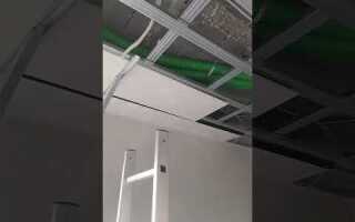 Как одному прикрутить фанеру на потолок