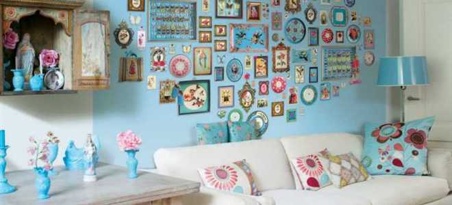 Что повесить на стену в гостиной