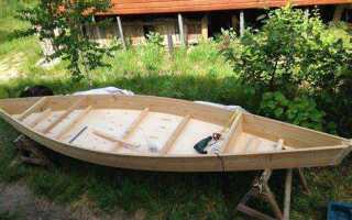 Чем покрасить деревянную лодку снаружи