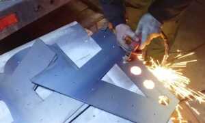 Как сделать прямоугольное отверстие в металле