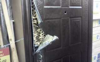 Когда устанавливают двери во время ремонта