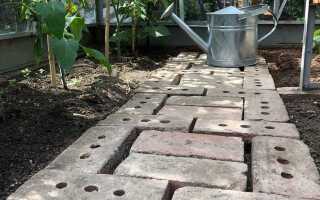 Чем закрыть дорожки в теплице от сорняков