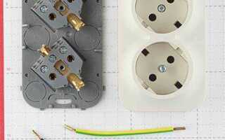 Как крепить розетку к стене