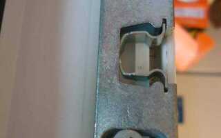 Как поставить защелку на балконную дверь