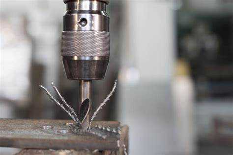 Порядок разметки и определения центра отверстия на металлической поверхности