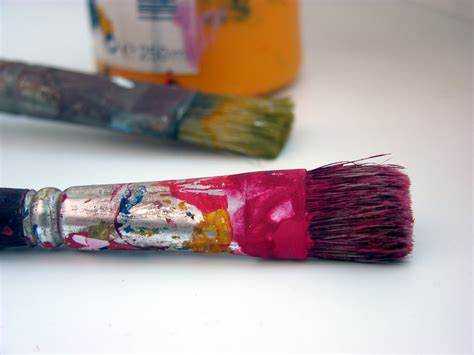 Чем можно заменить кисточку для краски