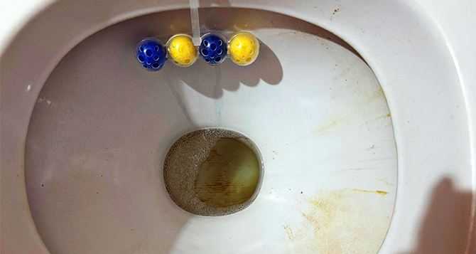 Чем накрыть чашу унитаза для защиты от запахов и испарений