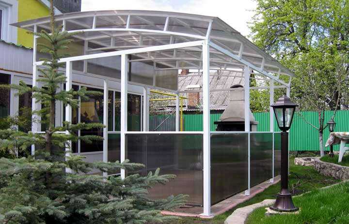 Чем обшить стены веранды при ограниченном бюджете