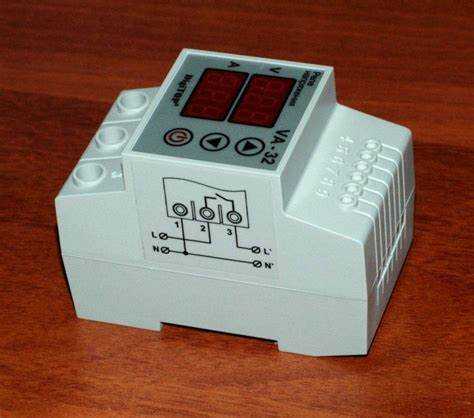 Из чего состоит реле напряжения