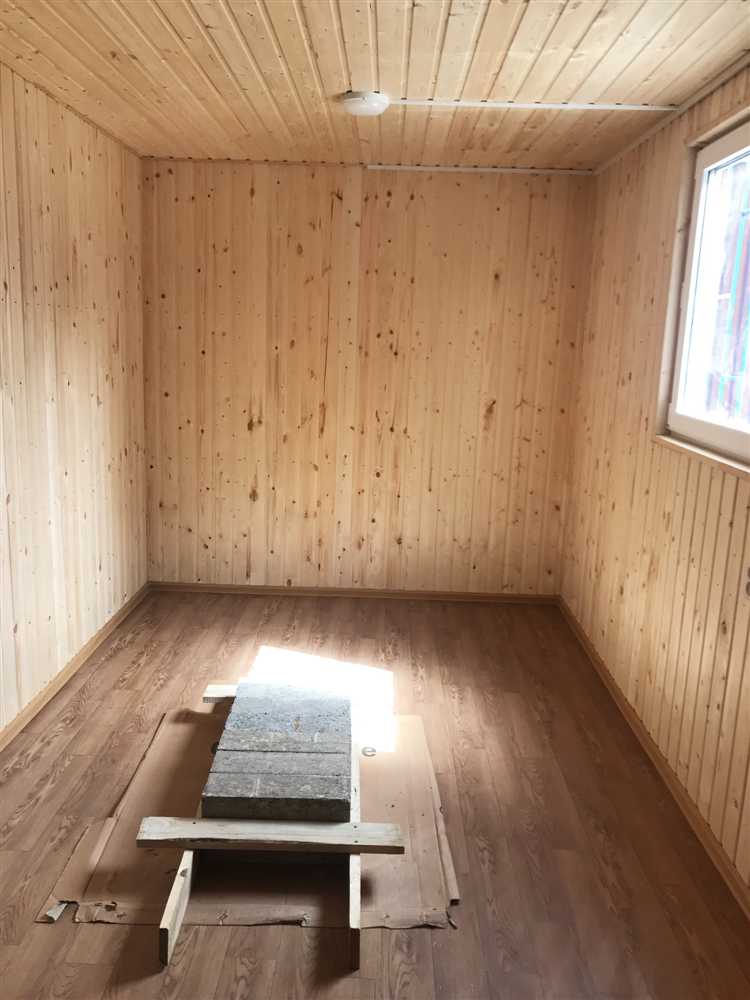 Шаг 5. Сушка и проветривание. После финального слоя обеспечьте хорошую вентиляцию в помещении. Полное высыхание занимает от 24 до 48 часов в зависимости от температуры и влажности.