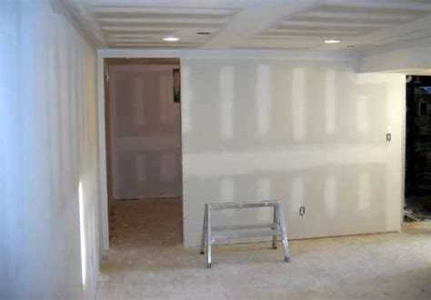 Как гипсокартон прикрепить к стене без каркаса Как гипсокартон прикрепить к стене без каркаса