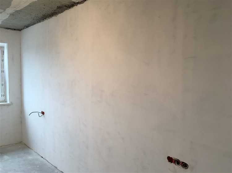 Нужно ли шлифовать стены перед поклейкой обоев