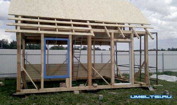 Как манипулятором поднять летний домик на даче