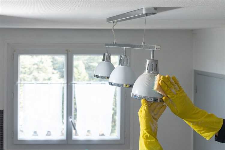 Чем и как мыть стеклянные элементы люстры без разводов