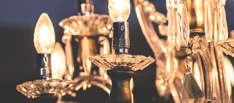 Как мыть люстры из различных материалов