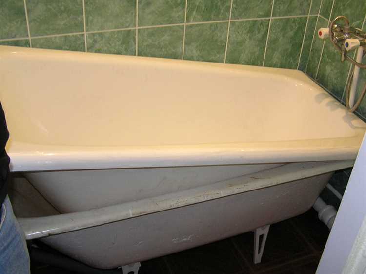 Подготовка поверхности чугунной ванны перед реставрацией