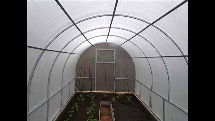 Изоляция теплицы весной для минимизации теплопотерь