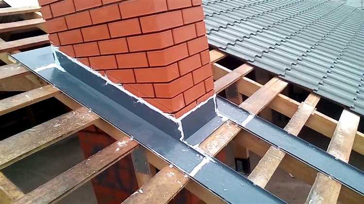 Крепление плинтуса вокруг трубы без образования щелей