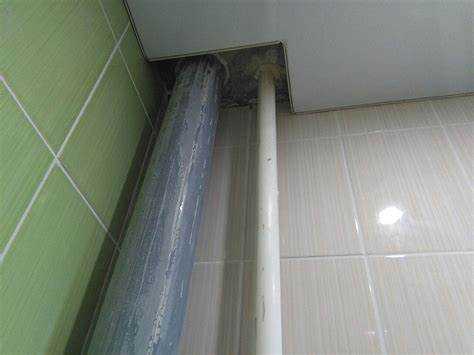 Создание аккуратного выреза с помощью строительного ножа или лобзика