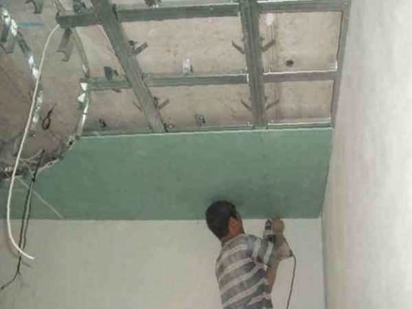 Как избежать деформации фанеры при монтаже на потолок