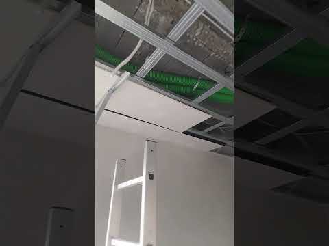 Как одному прикрутить фанеру на потолок