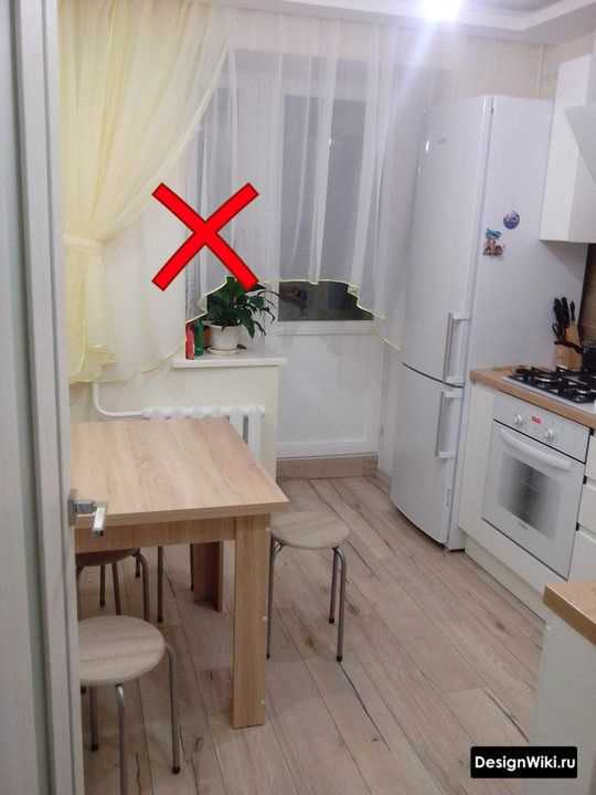 Сочетание текстиля с кухонным гарнитуром и фартуком
