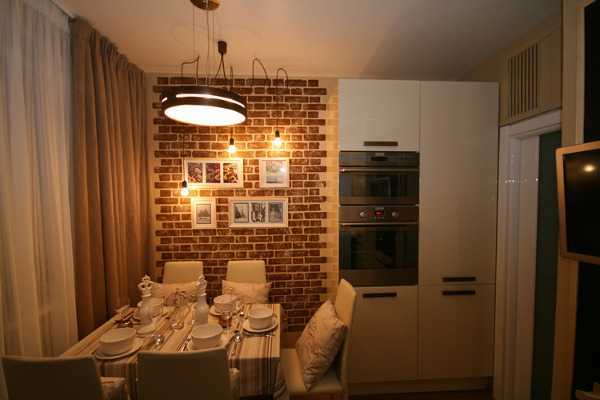 Использование настенных полок для хранения и декора