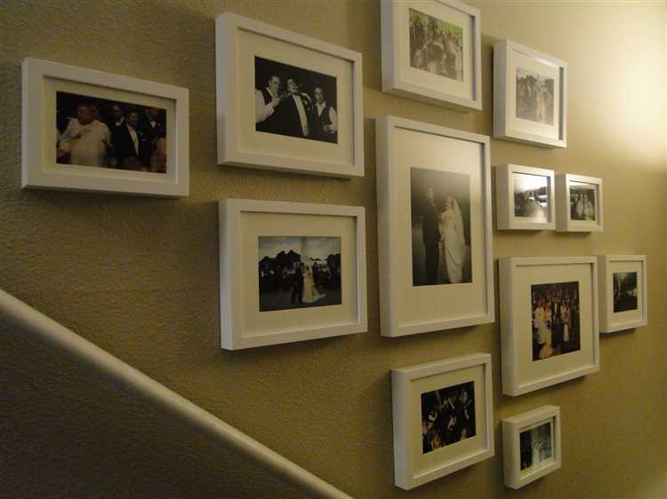 Способы крепления фотографий без повреждения стены