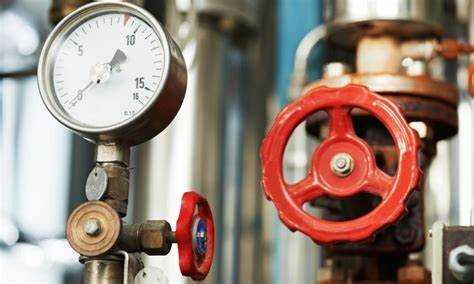 Измерение давления с помощью пластиковой бутылки и шланга