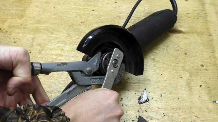 Как избежать повреждений болгарки при самостоятельном снятии диска