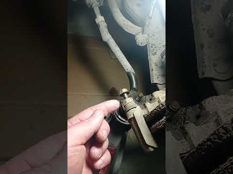 Использование ударного инструмента при откручивании гайки