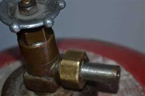 Действия при заедании или заклинивании вентиля