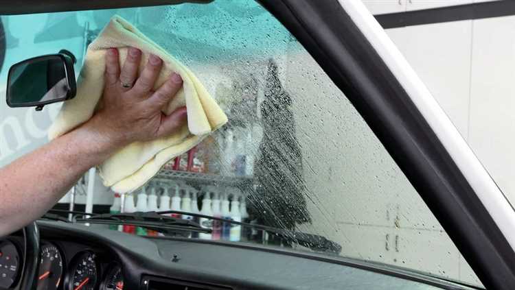 Чем протирать матовое стекло, чтобы не повредить поверхность