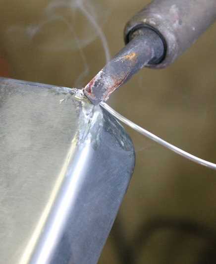 Подготовка алюминиевой поверхности к пайке: очистка и обезжиривание