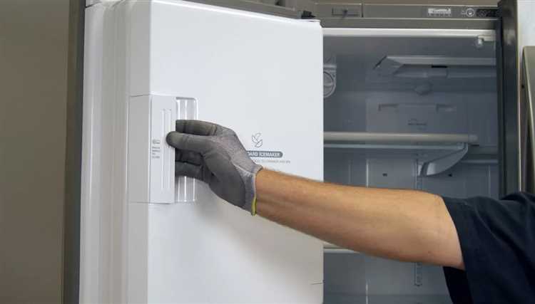 Как безопасно снять верхнюю и нижнюю дверцу холодильника Samsung