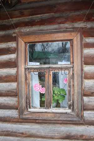 Как выбрать новое окно с учетом конструкции деревянного дома