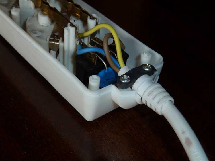 Как поменять предохранитель в сетевом фильтре Как поменять предохранитель в сетевом фильтре