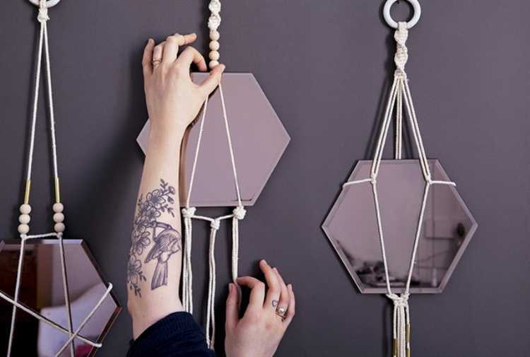 Проверка прочности крепления и уход за безрамочным зеркалом