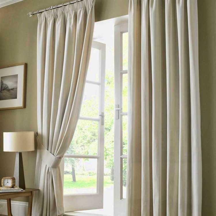 Обслуживание и снятие штор без риска для натяжного потолка