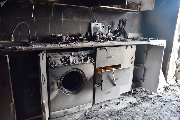 Вывоз и утилизация поврежденных материалов и мусора