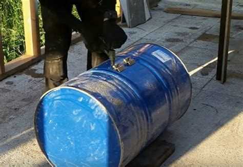 Как сделать из бочки умывальник для дачи