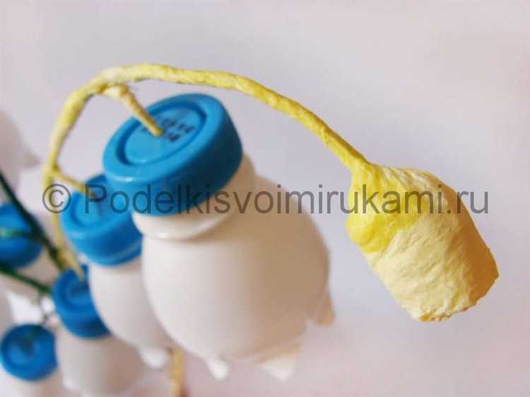 Создание цветков ландыша из горлышка и тела бутылки