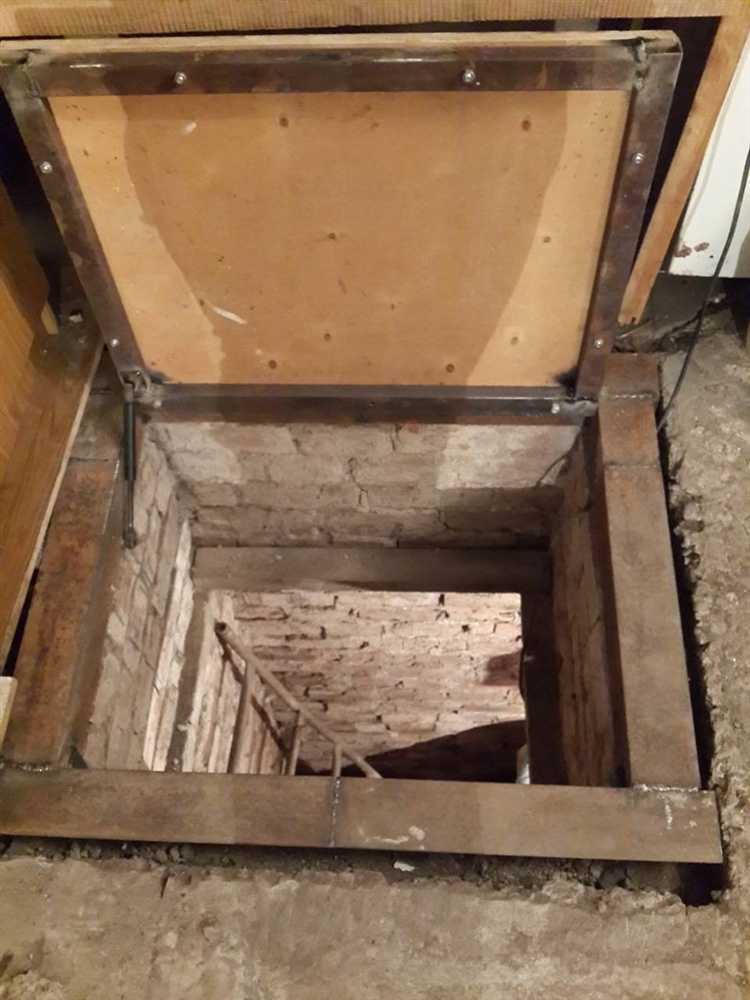 Обработка и отделка поверхности вокруг люка